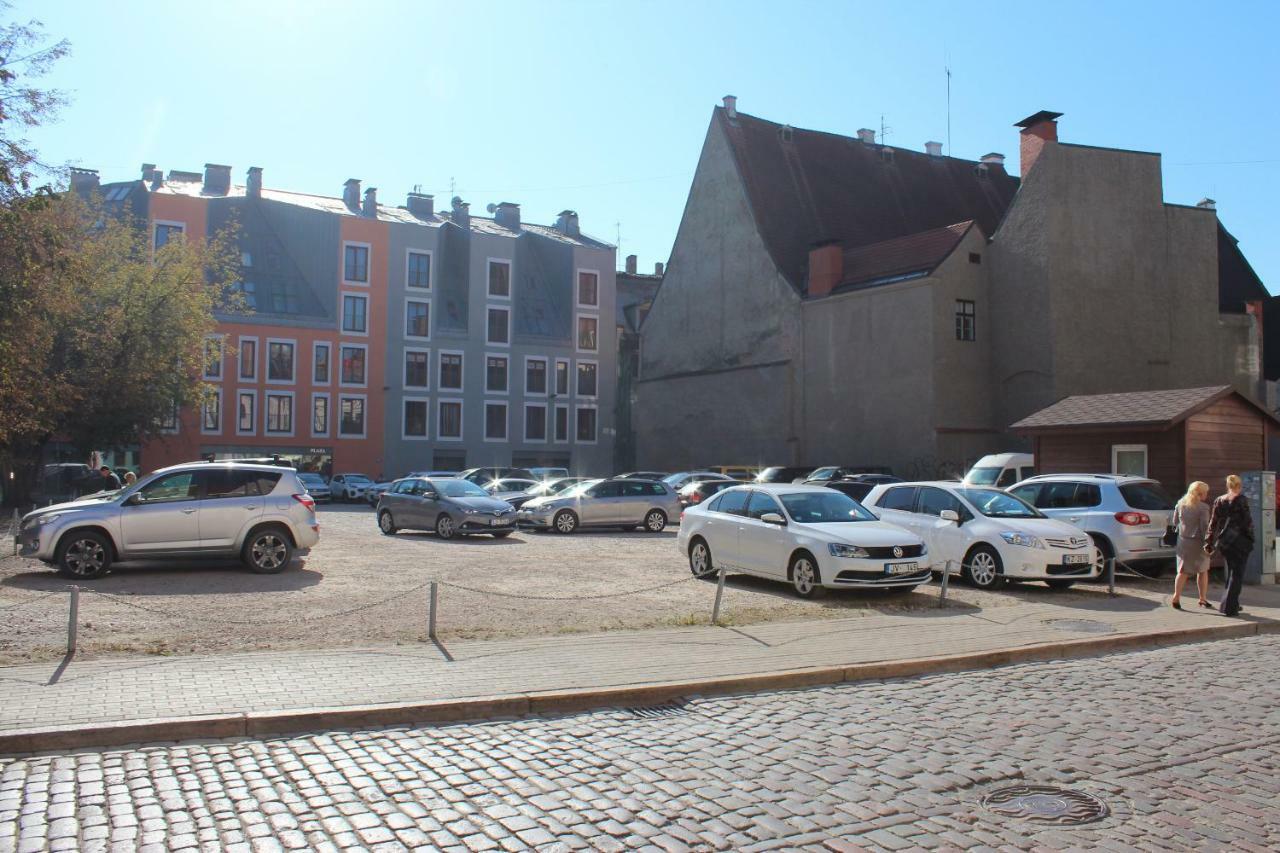 Three-Bedroom Apartment On Peldu 19 Riga Exterior photo
