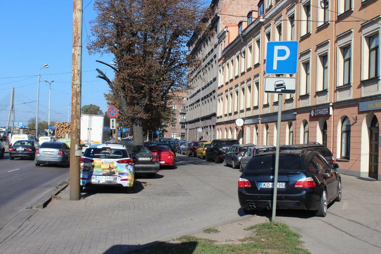 Three-Bedroom Apartment On Peldu 19 Riga Exterior photo
